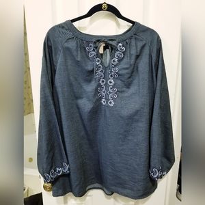 NWT Chico's indigo denim novelty popover with embroidery. Size 3 (XL)